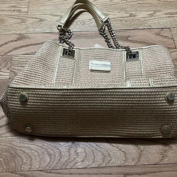 CALVIN KLEIN STRAW TOTE BRASS EMBELLISHMENTS GOLD INTERIOR - Picture 8 of 8